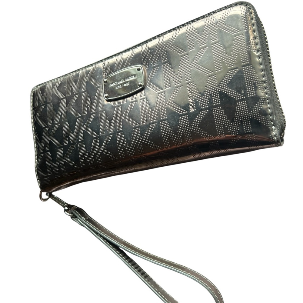 Michael Kors continental wallet, wristlet. Like NEW! - Picture 8 of 11